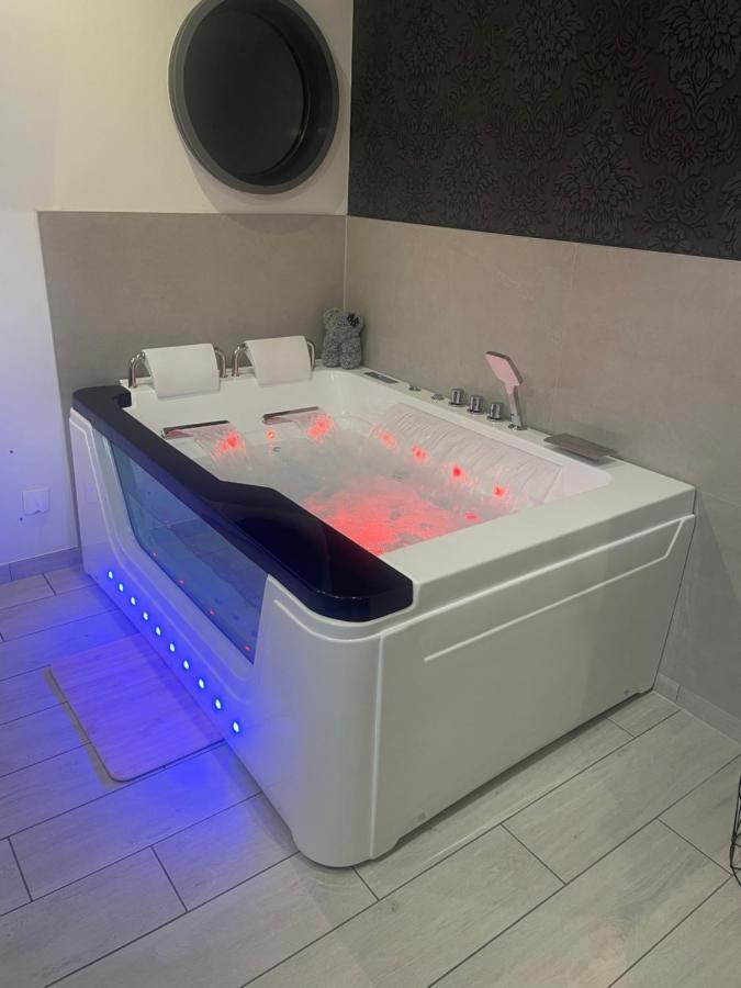 Appartement Avec Jacuzzi 萨瑟纳日 外观 照片